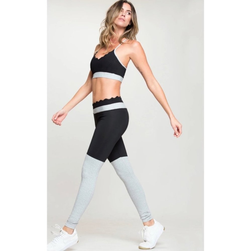 Track & Bliss Bicoastal Scallops Mid Rise Waist Leggins